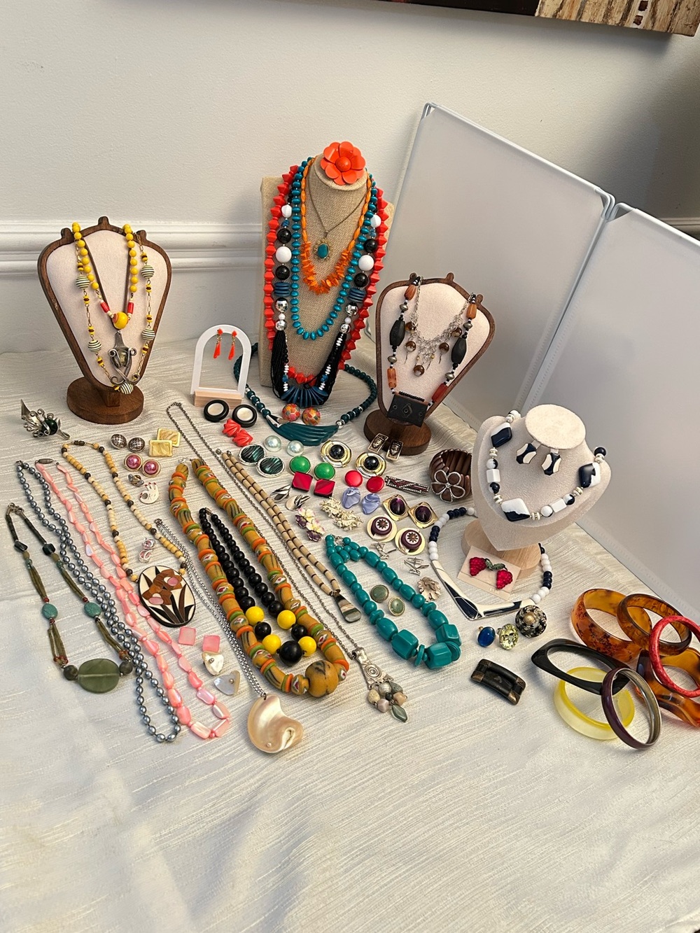 Retro Eccentric Vintage Jewelry Collection